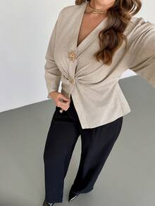 Auralis 女款優雅商務休閒辦公半正式銀色秋季金屬鈕扣裝飾長袖百褶腰傘擺襯衫，柔軟紋理面料 - 米色 - 查看 6