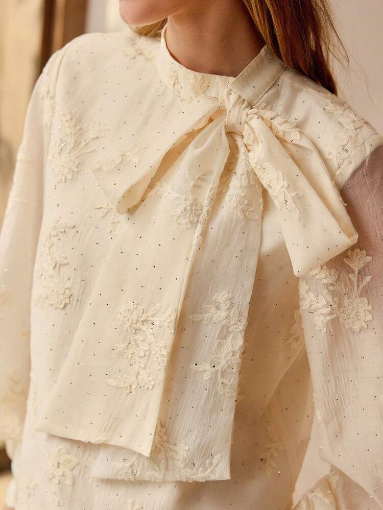 여성 프렌치 스타일 플로럴 자수 긴소매 블라우스