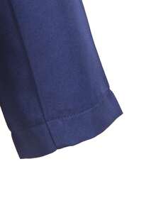 Set da 4 pezzi da gentiluomo per bambini di 4-7 anni: blazer blu navy con texture, camicia bianca tessuta, gilet smanicato e pantaloni casual neri. Stile alla moda, elegante e vintage, adatto per feste di compleanno, matrimoni, battesimi, primo giorno di scuola e altre occasioni.