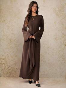 SHEIN Tall 2025年夏初秋新款，适合生日派对、毕业季、日常出行、百搭休闲度假、邮轮旅行、海滩日光浴等场合，网络热销，休闲优雅，通勤派对皆宜，圆领，长袖，喇叭袖口，腰部系带设计，修身超长连衣裙，棕色女士长裙 -A - 棕色 - 查看 4