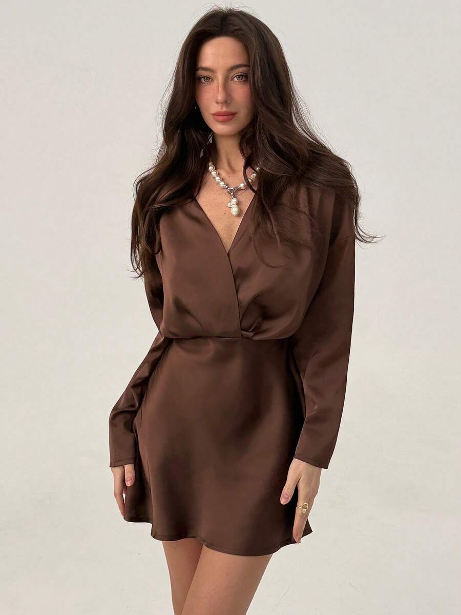 Aloruh 女士休闲纯色重叠领收腰迷你连衣裙，秋季款