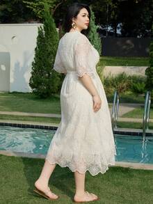 Dazy Plus 优雅蕾丝圆领短袖喇叭袖收腰杏色连衣裙，长款加大码女装春夏款 - 杏色 - 查看 2