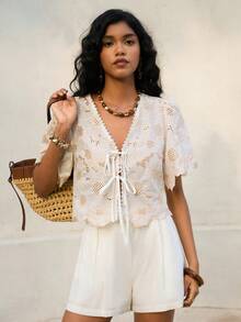 Poéselle 女士波西米亚风花卉镂空蕾丝系带露脐上衣，扇形下摆泡泡袖夏季上衣，波西米亚蕾丝上衣，镂空上衣，系带露脐上衣，田园风上衣，泡泡袖衬衫，扇形下摆上衣，夏季度假，复古蕾丝V领打结刺绣优雅短袖上衣 - 彩色 - 查看 5