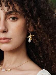 Opalesca 18 K Matte Gold Flower Shaped Pearl Drop Earrings,Outfits,Old Money,Beaded,Wedding/Bridal Accessories,Fairycore/Fairy,Pearl,Fall/Autumn/Winter,For Mom/Women/Girl/Mother,Elegant,Premium,Valentine's Day,Gift - Gold - View 5