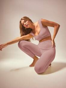 Aralina 女士纯色褶皱露脐上衣和紧身裤运动套装 - 藕粉色 - 查看 5
