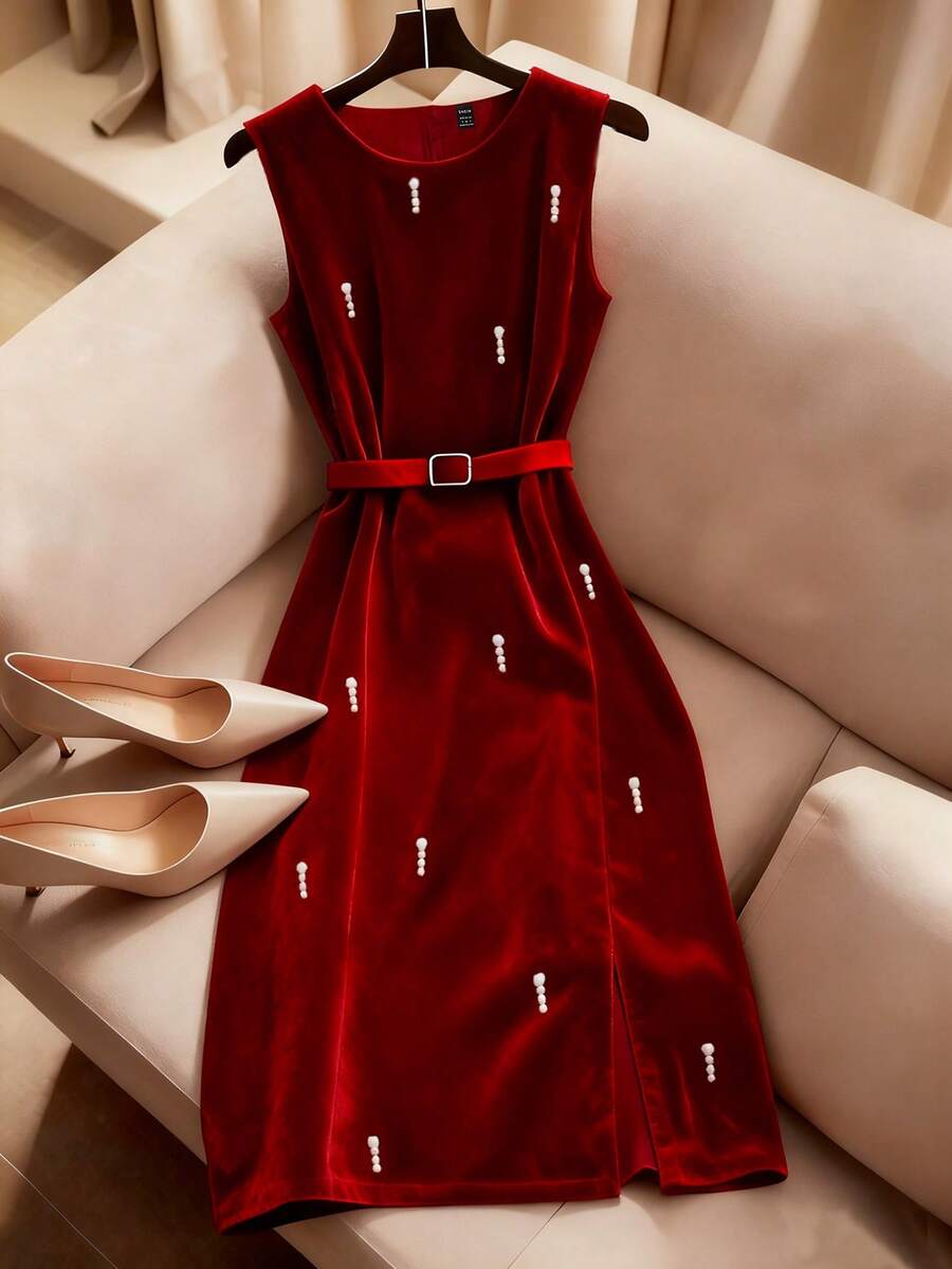 SHEIN Unity Abito elegante da donna in velluto rosso, adatto per l'ufficio e le feste, con collo rotondo, decorazione con perline, cintura in vita, senza maniche, con spacco sul fondo, abito aderente, vestito lungo e grazioso per l'autunno/inverno - Rosso - Visualizzare 1
