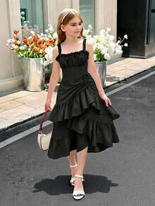 SHEIN Serisse Kids 少女杏色胸部褶皱多层不对称吊带腰身优雅连衣裙，法式仙女裙，春季郊游，情人节，生日派对，圣诞派对，情人节，女孩优雅黑色连衣裙，少女短款吊带优雅连衣裙，少女荷叶边连衣裙 - 黑色 - 查看 6