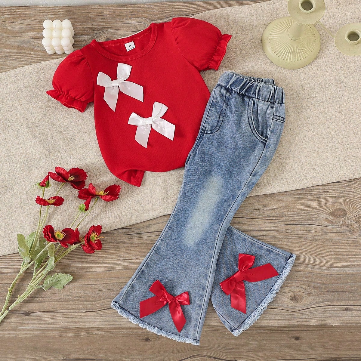 Conjunto de 2 piezas para niñas jóvenes: Camiseta de manga corta y cuello redondo con manga de farol y lazo 3D + Pantalones vaqueros azules con cint