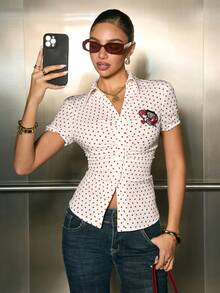 Betty Boop x SHEIN 女士波点卡通图案刺绣纽扣短袖衬衫 - 紅白色 - 查看 1