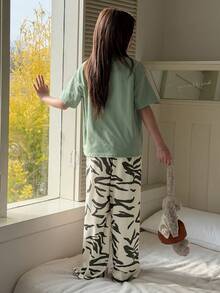 DAZY 少女字母和老虎印花圆领短袖T恤和裤子睡衣套装 - 綠色 - 查看 5