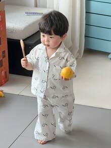 DAZY 2 piezas Conjunto de camisa con cuello y pantalones con estampado de dibujos animados para niños pequeños, ropa cómoda para el hogar - Blanco - Ver 1