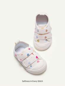 Cozy Pixies 1 双女童米色时尚可爱运动鞋，双钩环扣，彩色爱心印花，圆头设计，舒适轻便，休闲学生鞋，适合春、夏、秋季日常穿着和度假穿着。 - 白色 - 查看 3