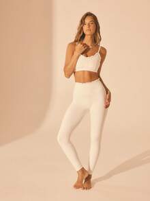 Aralina Bộ đồ thể thao nữ màu trơn, gồm áo hai dây và quần legging có bèo nhún ở gấu. - trắng - Xem 9