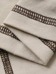 DAZY Camiseta de manga corta con cuello redondo, costuras de contraste y estampado de letras para niños pequeños, verano - Caqui - Ver 3