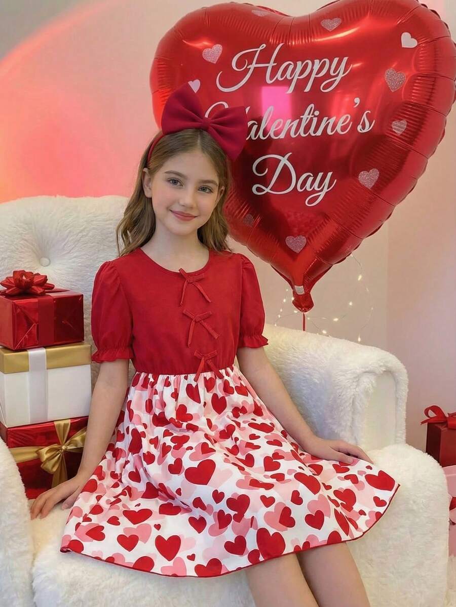 SHEIN Tween Mädchen Herz Muster Valentinstag Kleid, Schleife Dekor, Rüschenkragen, Puffärmel, gefalteter Rock, rotes Lässig Alltagskleid, elegantes gewebtes Herz Muster Schleifendekor, Rundhalspuffärmelkleid, geeignet für Valentinstag, Lässig Unternehmungen - Rot - Übersicht 1