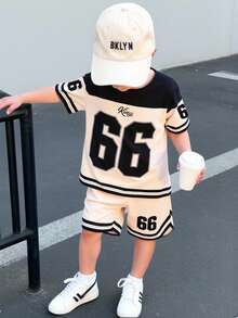 SHEIN Genkimix Kids Bộ 2 áo thun cổ tròn tay ngắn in số và quần short thể thao in họa tiết cho bé trai, có trang trí ruy băng, thích hợp mặc hàng ngày mùa xuân/hè, thể thao, ngoài trời, đi học, tiệc tùng, nghỉ dưỡng - Màu be - Xem 3