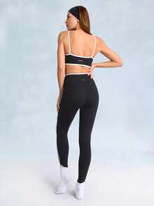 GLOWMODE Áo ngực thể thao FeatherFit™ Big Win với mút ngực có thể tháo rời, viền màu tương phản, thích hợp cho yoga, pilates, tập luyện nhẹ nhàng và mặc hàng ngày. - màu đen - Xem 7