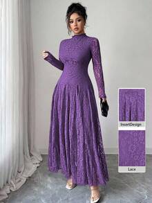 Modelyn Vestido longo de festa elegante em renda roxa com gola alta, cintura marcada e estilo vintage, disponível em tamanhos grandes. - Roxa - Ver 1