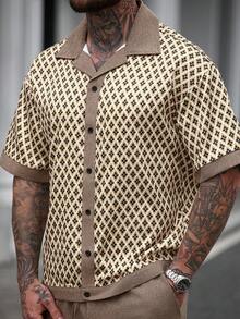 Manfinity Homme Bộ vest nam gồm áo sơ mi ngắn tay cài cúc họa tiết hình thoi và quần dài màu trơn có túi xéo, kiểu dáng thường ngày. - Màu Khaki - Xem 3