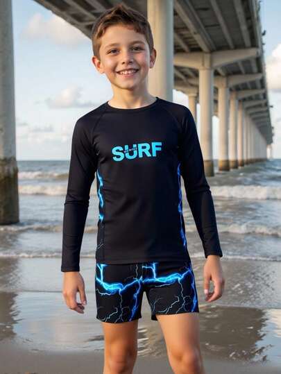 Top de manga larga con estampado de letras y pantalones cortos de natación con estampado total para niño preadolescente, el diseño del estampado varía