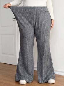 SHEIN CURVE+ Quần ống loe ôm sát màu đen gân sọc dành cho nữ cỡ lớn, thích hợp cho mùa Thu/Đông. - Màu xám đen - Xem 3