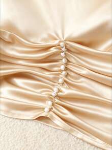 Franclia 女士极简法式风格纯黑色荷叶边领收腰珍珠纽扣褶裥衬衫，冬季新款 - 香檳色 - 查看 3