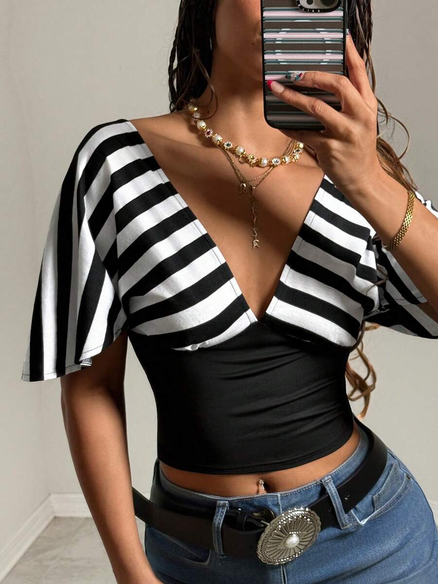 SHEIN Unity Áo thun ngắn tay kẻ sọc khoét eo gợi cảm dành cho nữ, thích hợp cho kỳ nghỉ xuân/hè. - Đen và trắng - Xem 1