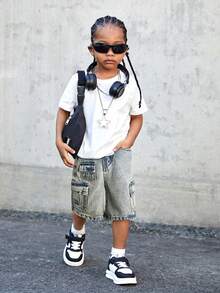 SHEIN Young Boy Street Cool Distressed Stonewashed Loose Fit Dark Grey Denim Cargo Shorts With Multiple Pockets,For Streetwear - Dark Wash - View 3