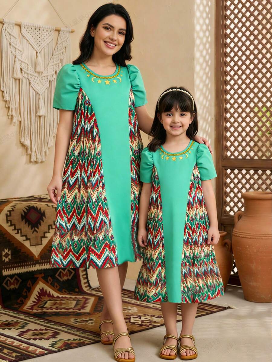 SHEIN Vestido redondo de cuello con cinta dorada, estampado de estrella dorada y media luna, con rayas geométricas de colores, con un toque alegre y retro, adecuado para ocasiones diarias u ocasiones festivas, en estilo de Oriente Medio en color verde para niñas - Verde - Ver 1