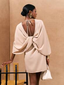 Zivah 2026春夏新款，适合情人节、音乐节、复活节、西部风、波西米亚风、纳什维尔派对、婚礼、晚宴、约会、聚会等场合的斗篷式迷你连衣裙，正面饰有金属扣，修身A字廓形 - 卡其色 - 查看 4