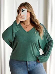 SHEIN CURVE+ 大码女装春秋季纯色撞色蕾丝V领蝙蝠袖长袖休闲T恤女式上衣旅行机场/秋冬 - 墨綠色 - 查看 6