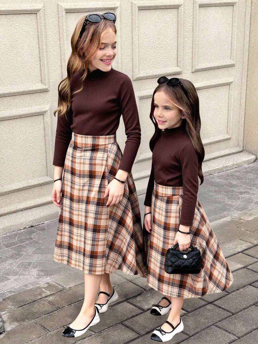 SHEIN 少女纯色立领T恤和格子裙套装 - 棕色 - 查看 1