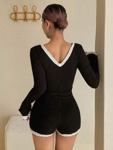 DAZY 撞色荷叶边修身短款女士睡衣连体裤 - 黑色 - 查看 2