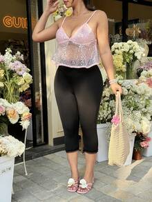 GalTyme 大码女式高腰纯色撞色网纱荷叶边七分裤 - 黑色 - 查看 4