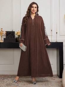 Al Najma Vestido longo feminino plus size casual com gola redonda, recortes e aplicações de miçangas, mangas compridas e modelagem solta, ideal para primavera/outono. - Castanho - Ver 4