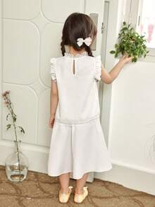 Genkimix Kids Ensemble 2 pièces pour jeune fille : Ce Top blanc simple de style pastoral mignon avec garniture en dentelle et jupe mi-longue assortie est une pièce d'été, parfaite pour les sorties, les rassemblements et autres occasions. Le col est orné d'une garniture en dentelle.