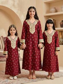 SHEIN Langes Kleid für Teenager-Mädchen mit gewebtem Platzierungsdruck und goldenem Applikation, locker geschnitten, geeignet für Reisen, Urlaub, Landstil, lässigen Badeort, Boho-Stil, passend zu Schwester- und Eltern-Kind-Outfits - Bordeaux - Übersicht 2