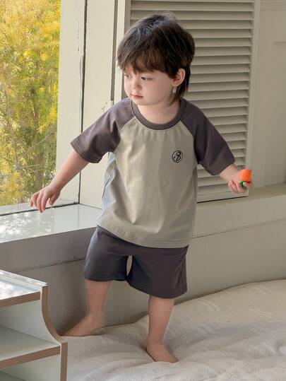 DAZY 2pcs Toddler Boys' Contrast Color Raglan Sleeve Casual T-Shirt And Shorts Set, Loungewear