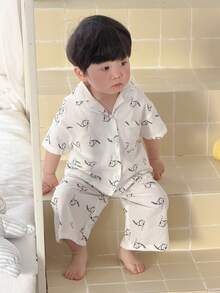 DAZY 2 piezas Conjunto de camisa con cuello y pantalones con estampado de dibujos animados para niños pequeños, ropa cómoda para el hogar - Blanco - Ver 8