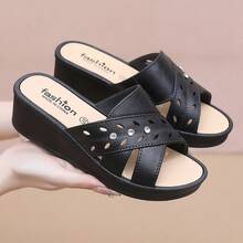 Sandalias de tacón bajo y suela gruesa para mujer; sandalias de verano para mujer de mediana edad; suela gruesa, antideslizantes y cómodas; tacón bajo, calados y suela plana - Negro - Ver 3