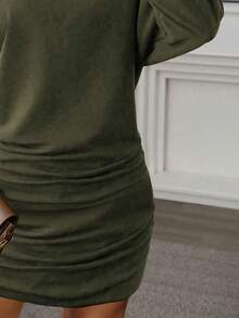 SHEIN PETITE 女士纯色圆领蝙蝠袖褶皱时尚短裙 - 軍綠色 - 查看 4