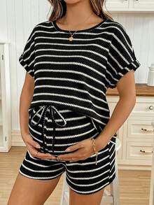 SHEIN 两件套孕妇条纹印花圆领短袖上衣和短裤套装 - 黑色 - 查看 3