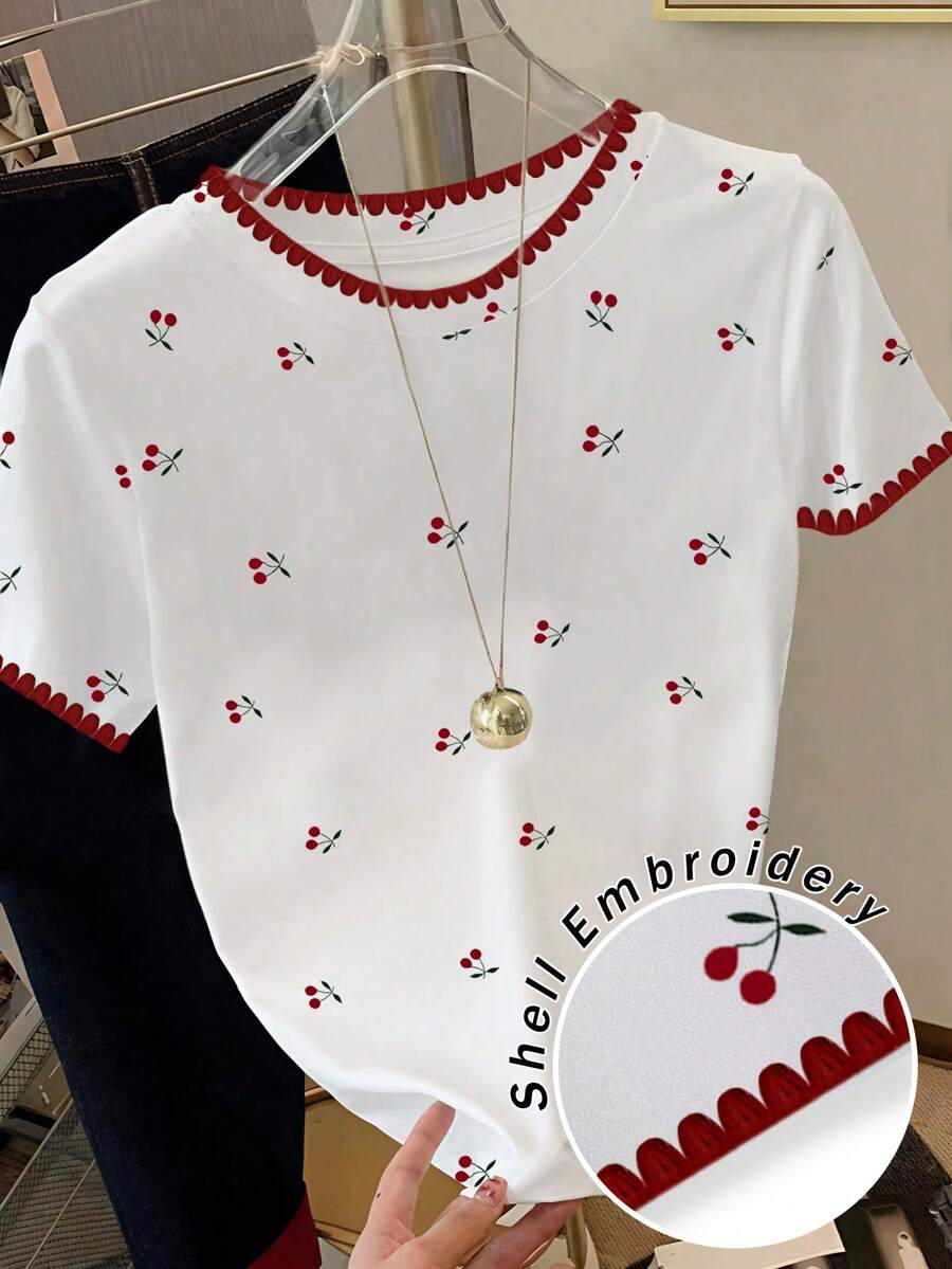 Resyla 这款女士短袖白T恤饰有甜美的红色樱桃印花，并点缀着精致的手工刺绣贝壳图案。是完美的夏季之选，时尚百搭。这款精致的T恤是馈赠家人、姐妹或母亲的理想之选，也是母亲节的绝佳礼物。休闲又不失时尚感。 - 白色 - 查看 1