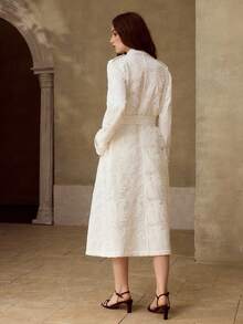 MOTF PREMIUM 春夏款蕾丝拼接翻领双排扣长款风衣，配有搭扣腰带 - 白色 - 查看 4