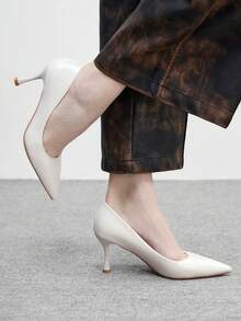CUCCOO BIZCHIC 女士尖头细跟中跟鞋，优雅休闲舒适，适合办公室通勤、正式场合、派对、婚礼等场合穿着。 - 雪白色 - 查看 3