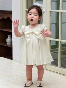 DAZY Kort klänning med fyrkantig halsringning och rosettdekoration för småbarnsflickor, puffärm - Vitt - Visa 10