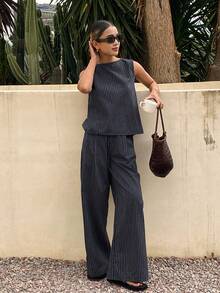 Livesso Bộ 2 món gồm áo hở lưng kẻ sọc và quần dài thường ngày dành cho nữ. - Màu xanh hải quân - Xem 6