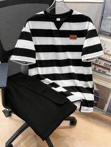 SHEIN Set de 2 piezas para adolescentes varones: Camiseta de manga corta con cuello redondo y pantalones cortos cargo a rayas elásticos, adecuado para ir y venir, la escuela, uso casual diario, deportes, primavera/verano - Negro - Ver 1
