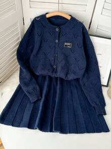 Genkimix Kids 少女日常通勤休闲套装，包括贴布装饰镂空针织开衫和百褶毛衣裙，秋冬款 - 藏蓝色 - 查看 5