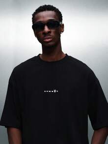 PLAYBOY X SUMWON Skript Logo Rundhals Kurzarm Baumwoll T-Shirt, Komfortabler Schnitt, Lässige Streetwear Essentials, Grundausstattung für den Alltag - Schwarz - Übersicht 5